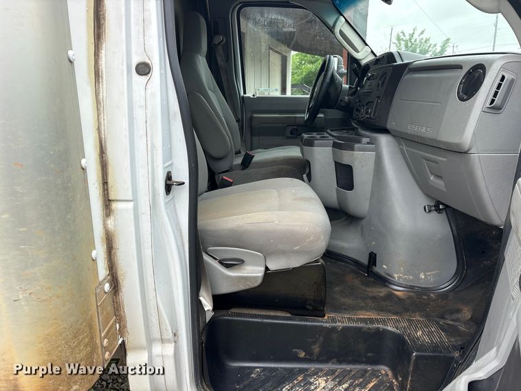image for item ET2112 2017 Ford E450 Super Duty box truck