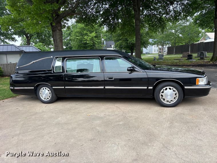 image for item ET2114 1999 Cadillac Krystal Koach hearse
