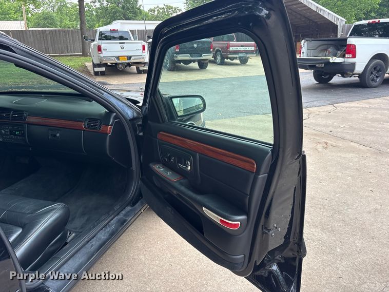 image for item ET2114 1999 Cadillac Krystal Koach hearse