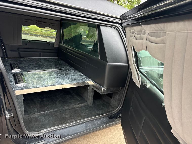 image for item ET2114 1999 Cadillac Krystal Koach hearse