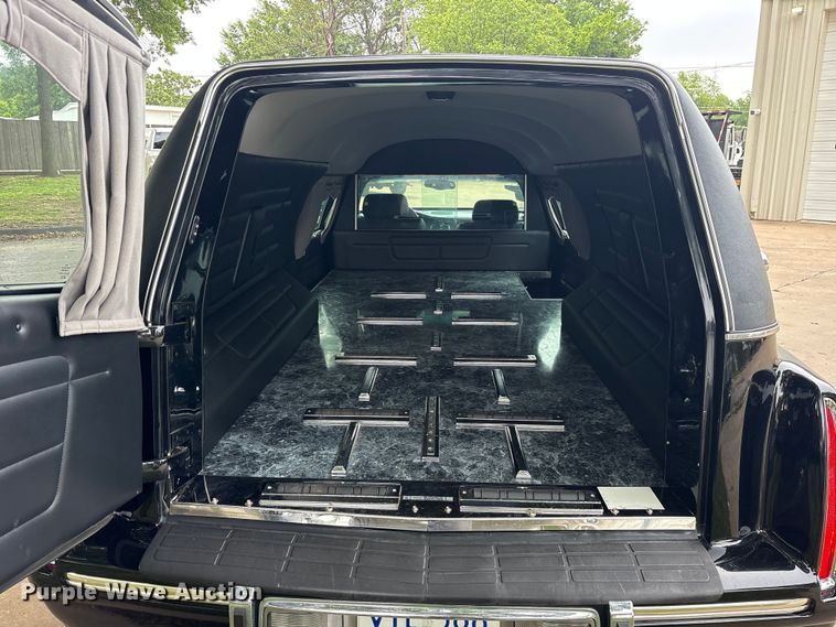 image for item ET2114 1999 Cadillac Krystal Koach hearse
