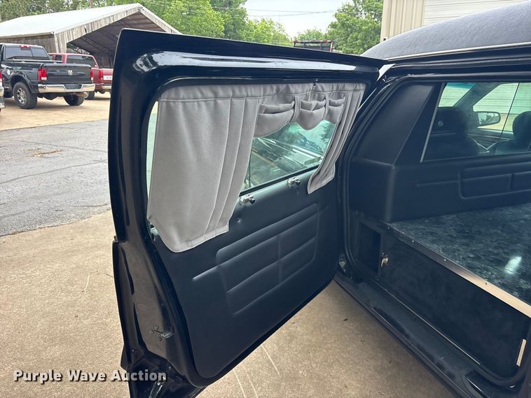image for item ET2114 1999 Cadillac Krystal Koach hearse