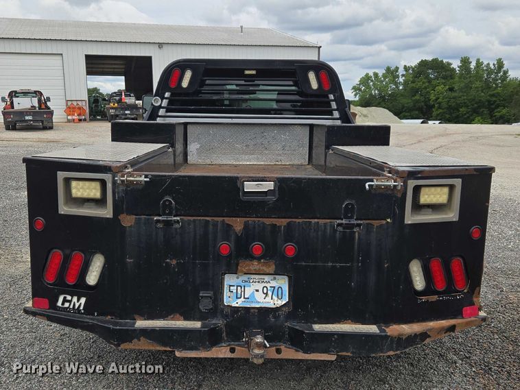 image for item ET5034 2015 Chevrolet Silverado 3500HD Crew Cab flatbed pickup truck