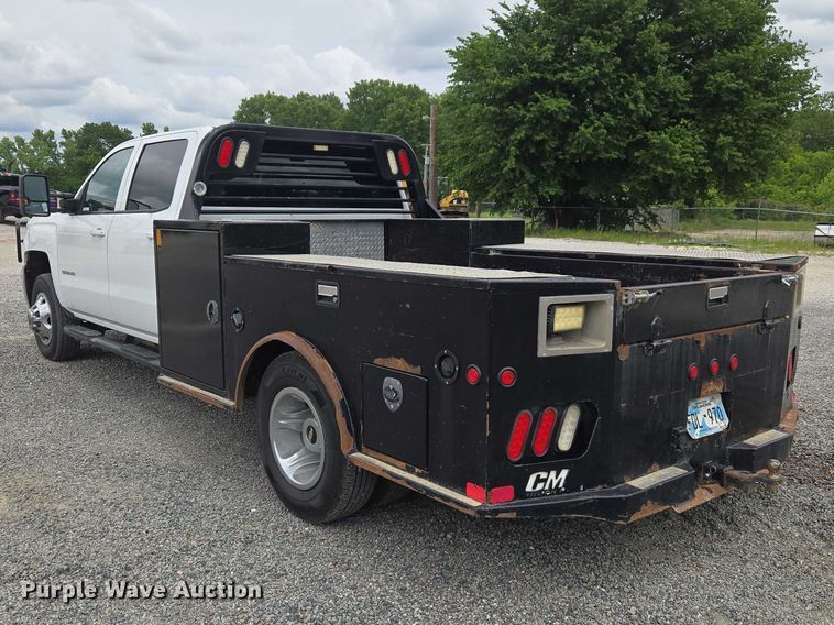 image for item ET5034 2015 Chevrolet Silverado 3500HD Crew Cab flatbed pickup truck