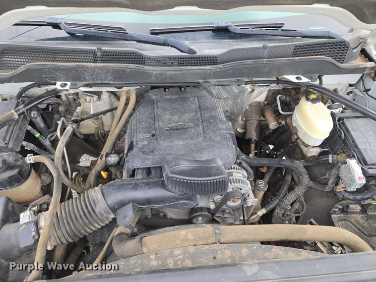 image for item ET5034 2015 Chevrolet Silverado 3500HD Crew Cab flatbed pickup truck
