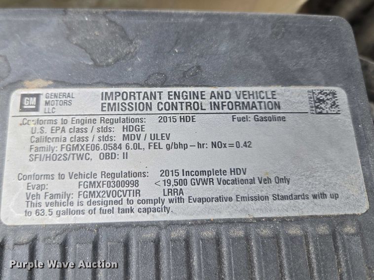 image for item ET5034 2015 Chevrolet Silverado 3500HD Crew Cab flatbed pickup truck