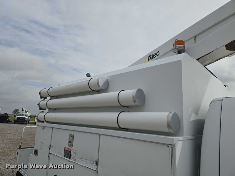 image for item ET5143 2014 Ford F450 Super Duty bucket truck