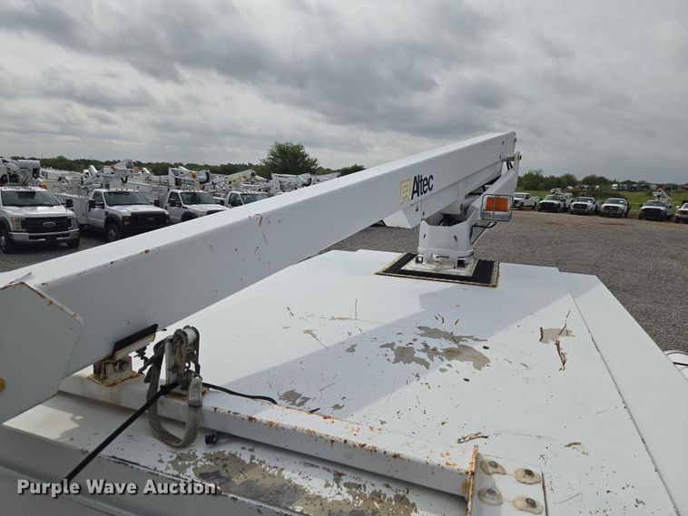 image for item ET5143 2014 Ford F450 Super Duty bucket truck