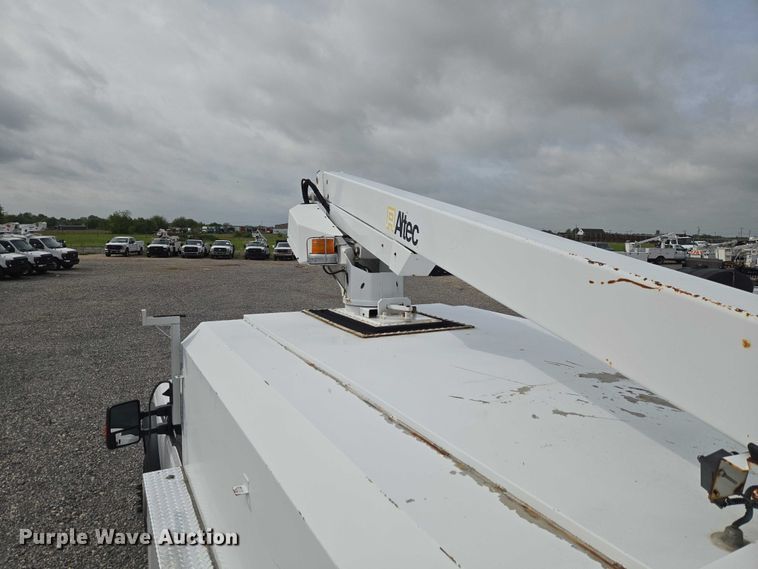 image for item ET5143 2014 Ford F450 Super Duty bucket truck