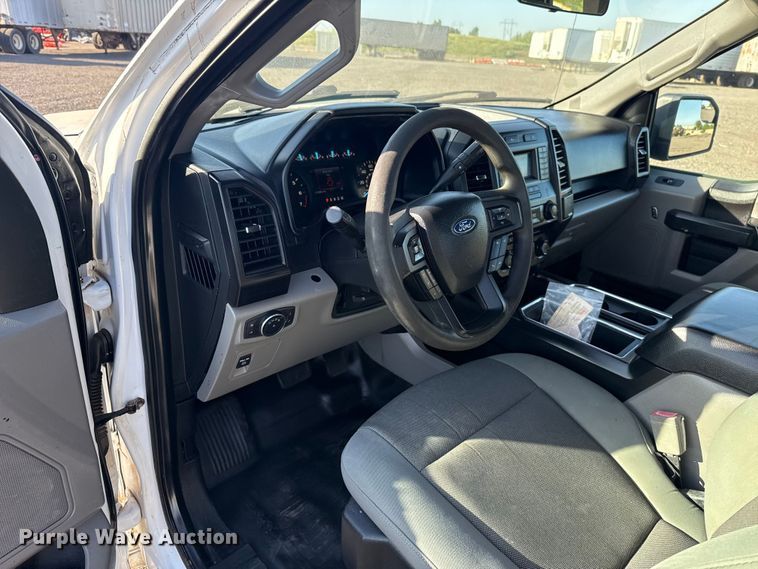image for item ET6114 2018 Ford F150 XL Ext. Cab pickup truck