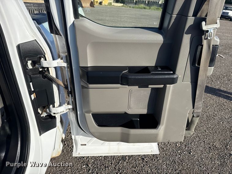 image for item ET6114 2018 Ford F150 XL Ext. Cab pickup truck