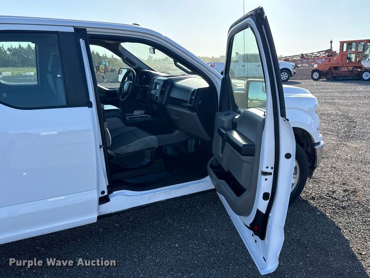 image for item ET6114 2018 Ford F150 XL Ext. Cab pickup truck