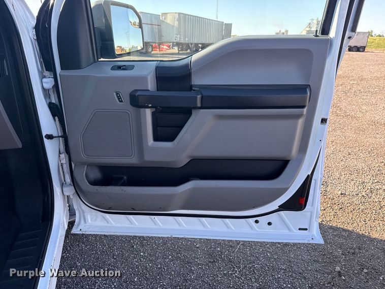 image for item ET6114 2018 Ford F150 XL Ext. Cab pickup truck