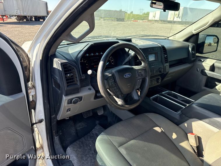 image for item ET6118 2018 Ford F150 XL Ext. Cab pickup truck