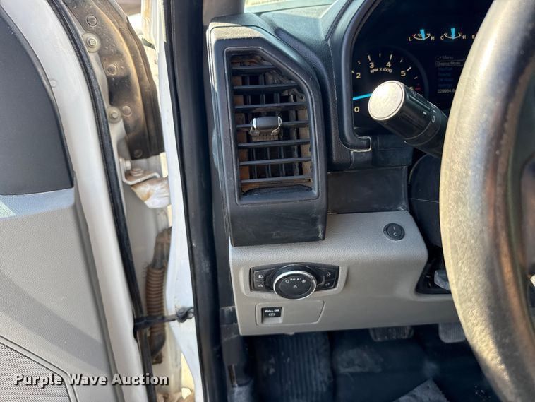 image for item ET6118 2018 Ford F150 XL Ext. Cab pickup truck