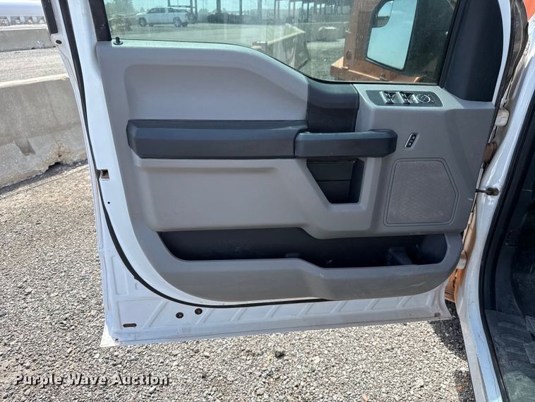 image for item ET6121 2018 Ford F150 XL Crew Cab pickup truck