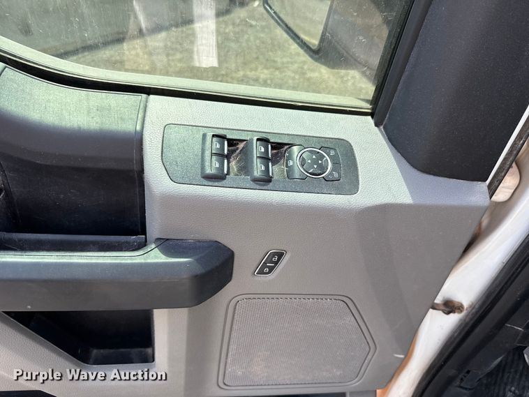 image for item ET6121 2018 Ford F150 XL Crew Cab pickup truck