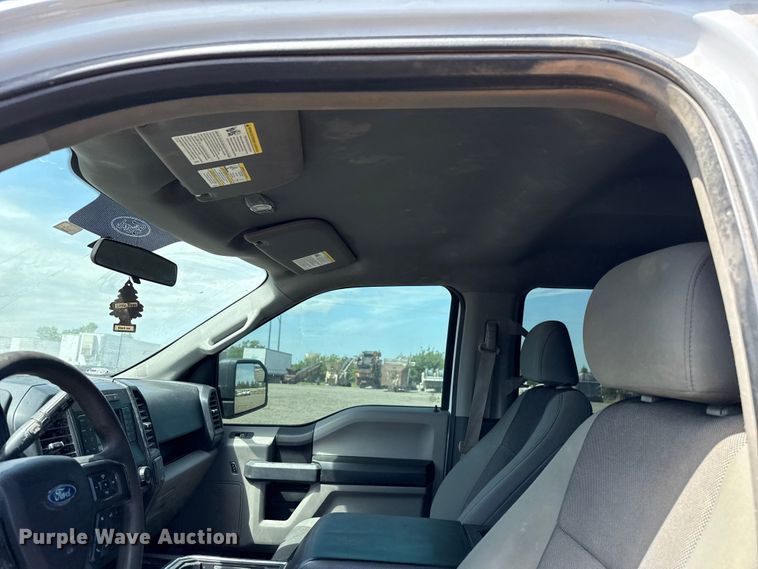 image for item ET6121 2018 Ford F150 XL Crew Cab pickup truck