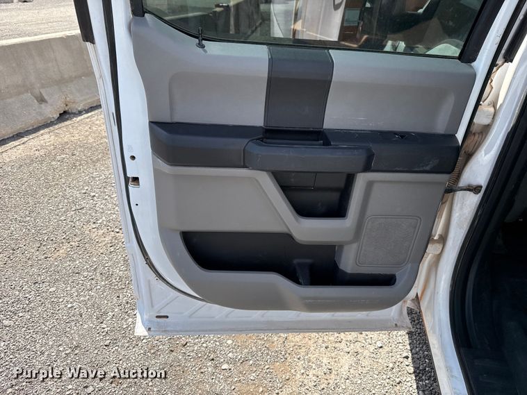 image for item ET6121 2018 Ford F150 XL Crew Cab pickup truck