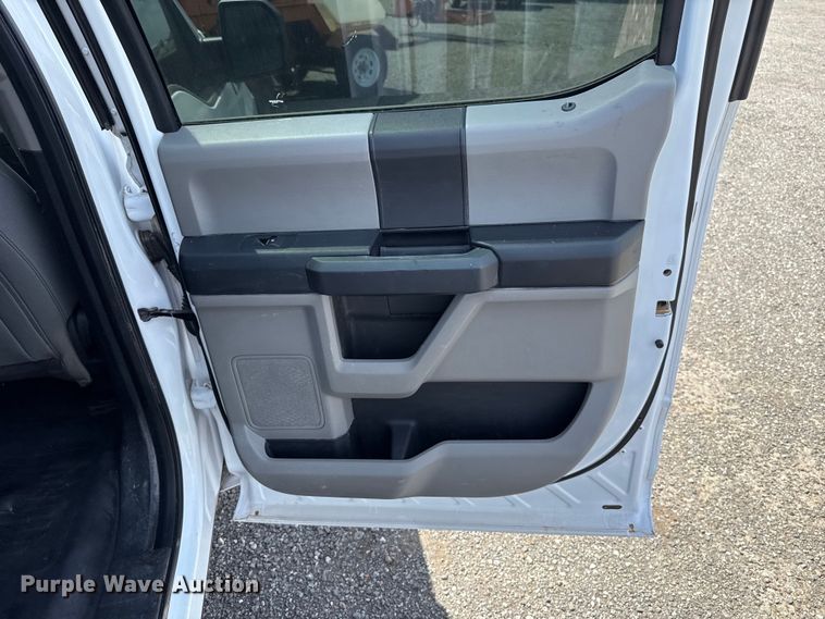 image for item ET6121 2018 Ford F150 XL Crew Cab pickup truck