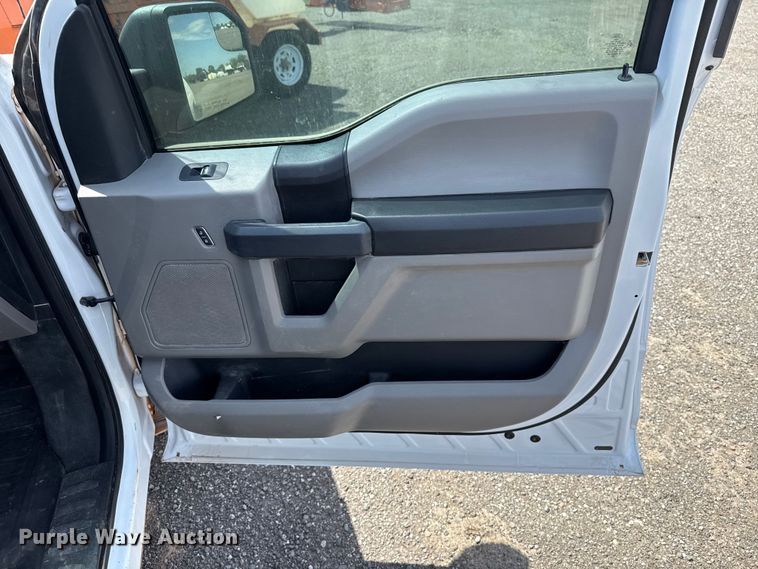 image for item ET6121 2018 Ford F150 XL Crew Cab pickup truck