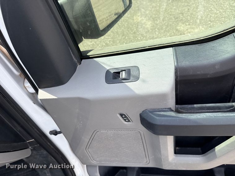 image for item ET6121 2018 Ford F150 XL Crew Cab pickup truck