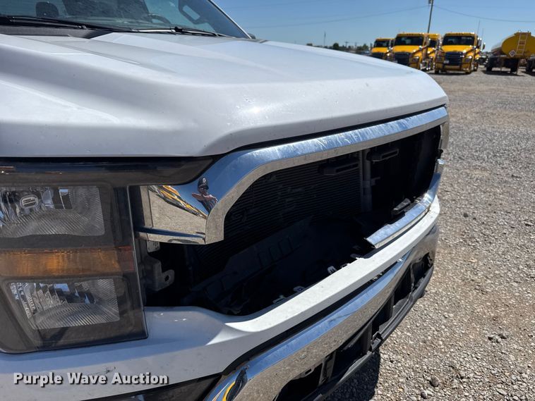 image for item ET6125 2023 Ford F150 XLT Crew Cab pickup truck