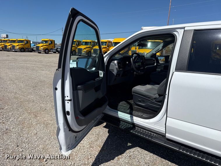 image for item ET6125 2023 Ford F150 XLT Crew Cab pickup truck