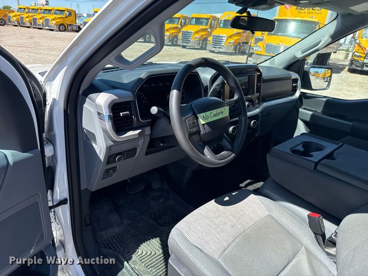 image for item ET6125 2023 Ford F150 XLT Crew Cab pickup truck