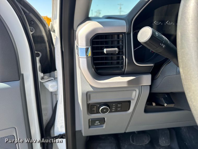 image for item ET6125 2023 Ford F150 XLT Crew Cab pickup truck