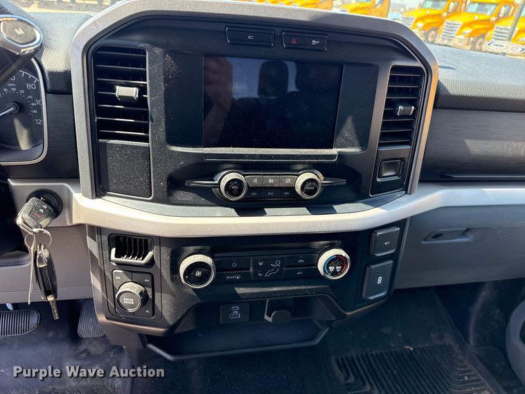 image for item ET6125 2023 Ford F150 XLT Crew Cab pickup truck
