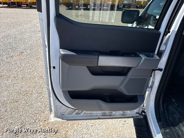 image for item ET6125 2023 Ford F150 XLT Crew Cab pickup truck