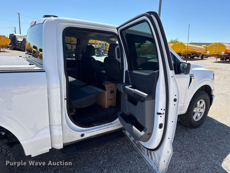 image for item ET6125 2023 Ford F150 XLT Crew Cab pickup truck