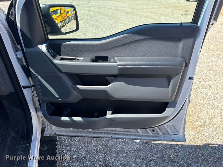 image for item ET6125 2023 Ford F150 XLT Crew Cab pickup truck