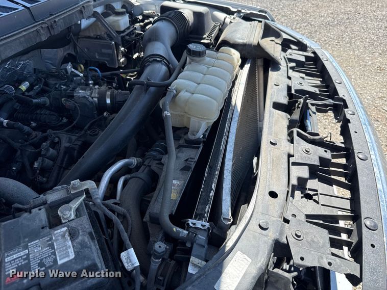 image for item ET6125 2023 Ford F150 XLT Crew Cab pickup truck
