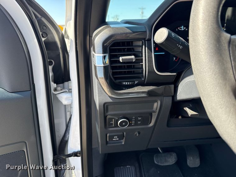 image for item ET6126 2021 Ford F150 STX Crew Cab pickup truck