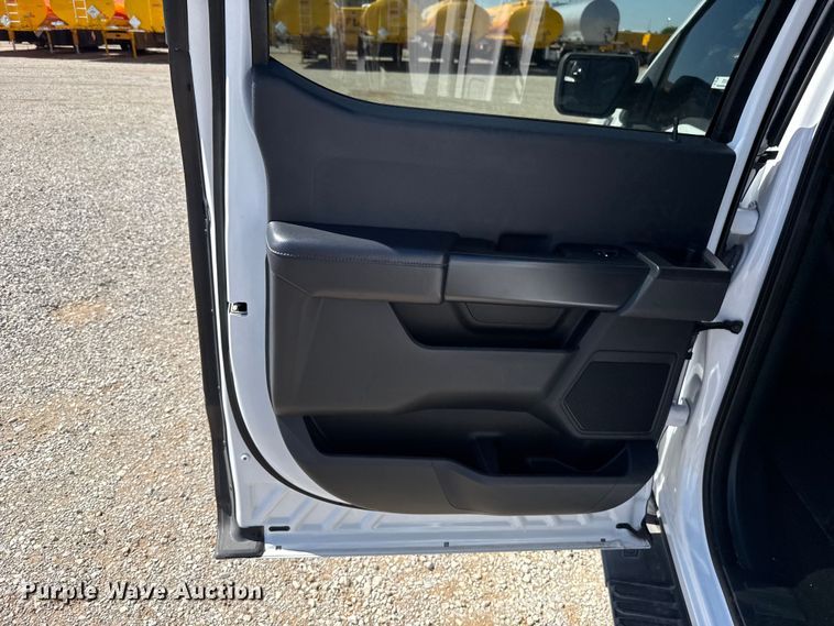 image for item ET6126 2021 Ford F150 STX Crew Cab pickup truck