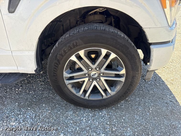 image for item ET6126 2021 Ford F150 STX Crew Cab pickup truck