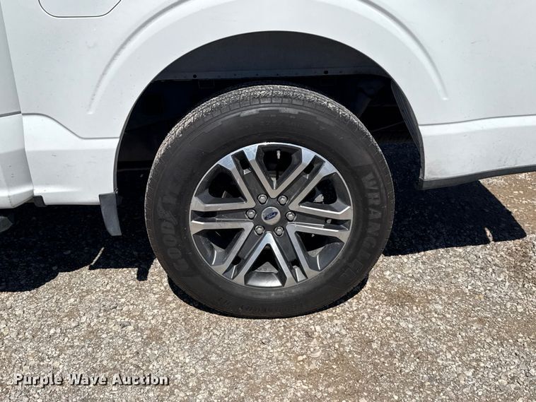 image for item ET6126 2021 Ford F150 STX Crew Cab pickup truck