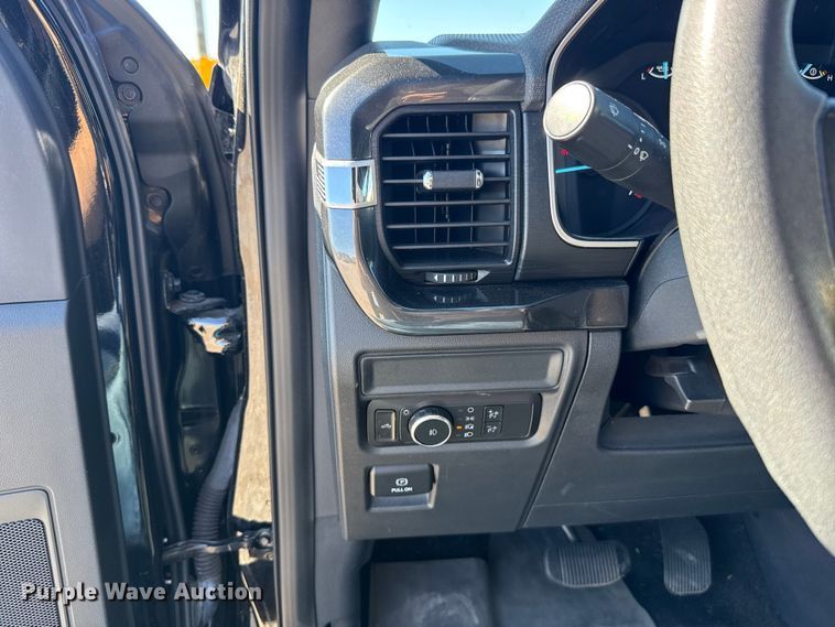 image for item ET6127 2021 Ford F150  Crew Cab pickup truck