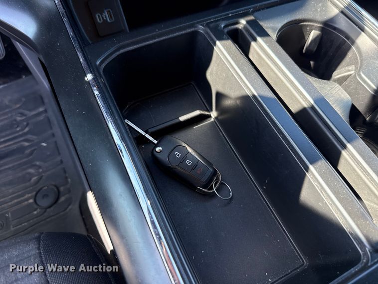 image for item ET6127 2021 Ford F150  Crew Cab pickup truck