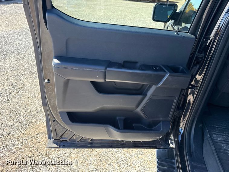 image for item ET6127 2021 Ford F150  Crew Cab pickup truck