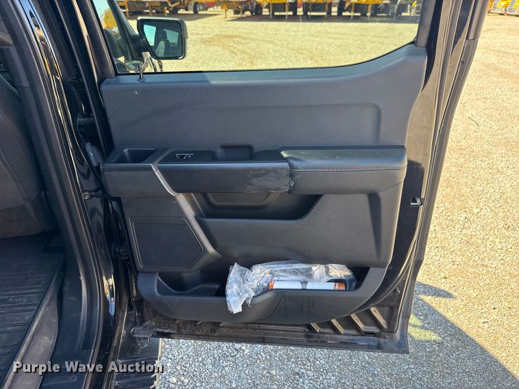 image for item ET6127 2021 Ford F150  Crew Cab pickup truck