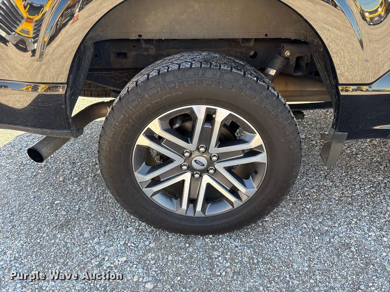 image for item ET6127 2021 Ford F150  Crew Cab pickup truck