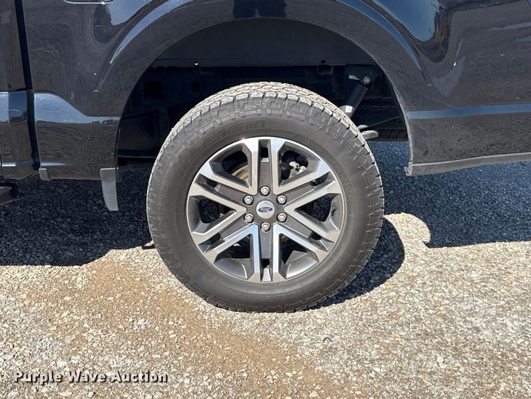 image for item ET6127 2021 Ford F150  Crew Cab pickup truck