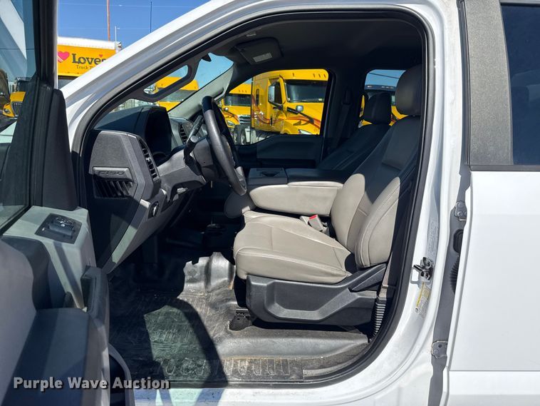image for item ET6134 2017 Ford F150 Super Crew Crew Cab pickup truck