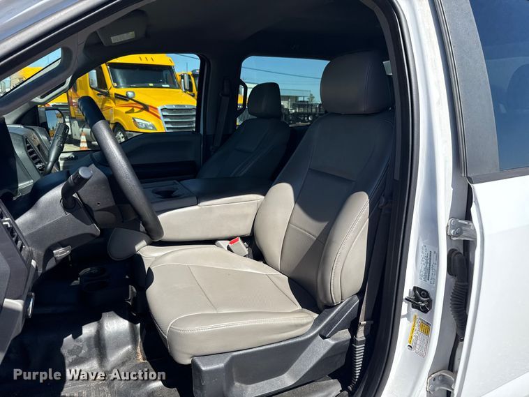 image for item ET6134 2017 Ford F150 Super Crew Crew Cab pickup truck