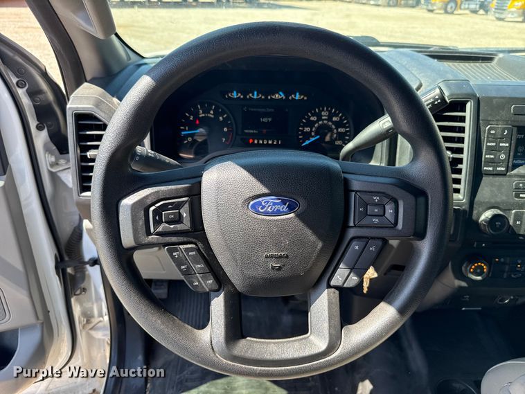 image for item ET6134 2017 Ford F150 Super Crew Crew Cab pickup truck