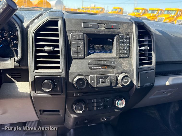 image for item ET6134 2017 Ford F150 Super Crew Crew Cab pickup truck