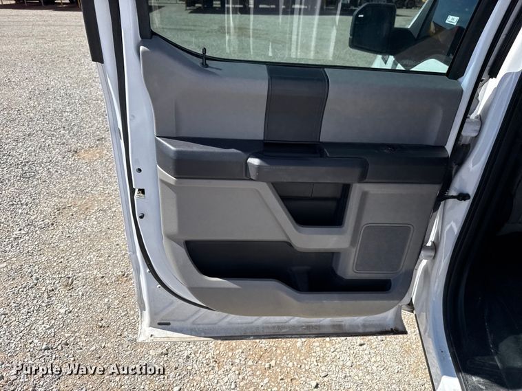 image for item ET6134 2017 Ford F150 Super Crew Crew Cab pickup truck